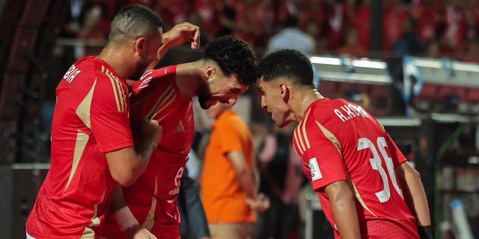 في دورى nile.. الأهلي يصل ملعب برج العرب لمواجهة المصري