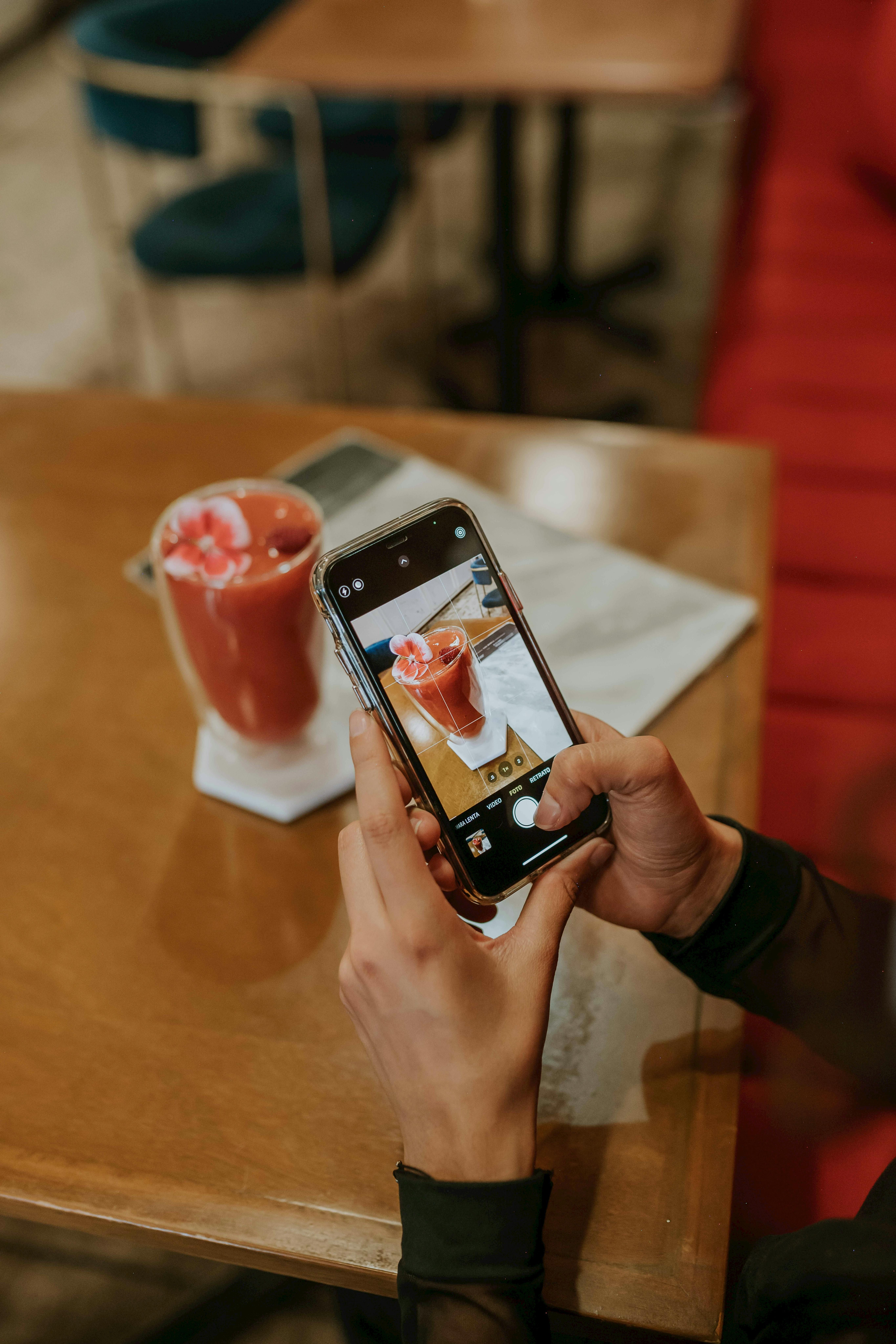 اتجاهات الطعام لدى الجيل زد.. صحية، مستدامة ولا تخلو من التجارب الجديدة