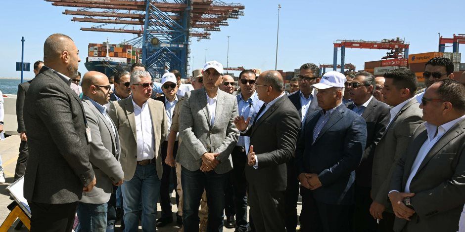 رئيس الوزراء يزور شركة قناة السويس للحاويات بميناء شرق بورسعيد