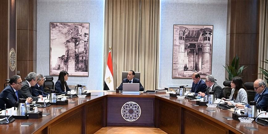 رئيس الوزراء يؤكد التزام الحكومة بإصلاح وإعادة هيكلة الهيئات…