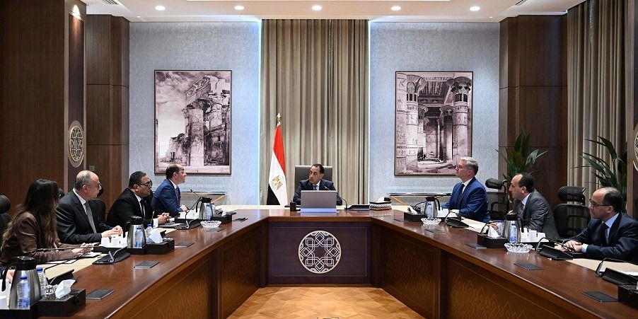 رئيس الوزراء: تيسير إجراءات تنفيذ محطات تموين السيارات…