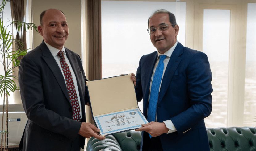 وزير المالية يكرم نائب رئيس مصلحة الضرائب بمناسبة بلوغه سن…