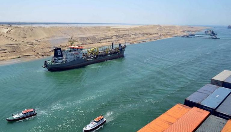 الحكومة تنفي تحصيل رسوم عبور السفن قناة السويس بالجنيه