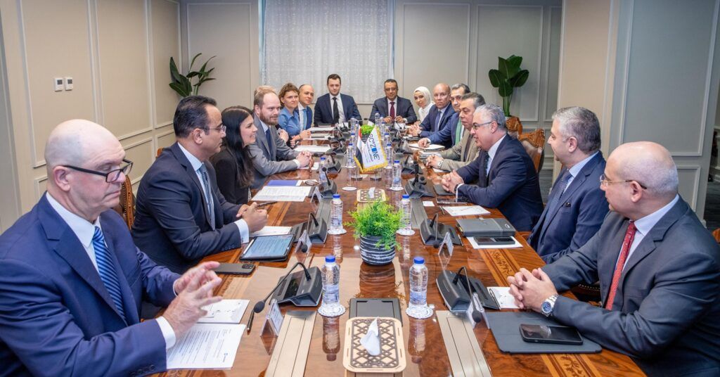 اقتصادية قناة السويس تبحث التعاون مع ميرسك في الأنشطة…