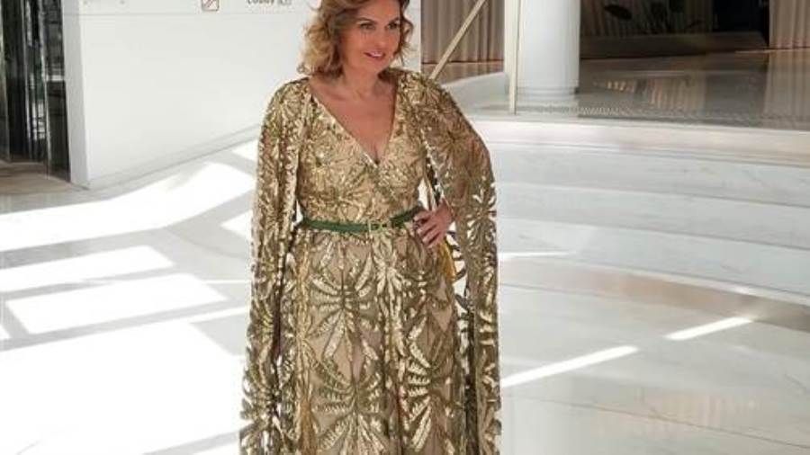 يسرا تتألق بفستان لامع في مهرجان كان من تصميم إيلي صعب تتواجد النجمة يسرا في مدينة كان الفرنسية لحضور فعاليات مهرجان كان السينمائي الدولي في دورته الـ78.وفي اليوم ا إقرأ المزيد