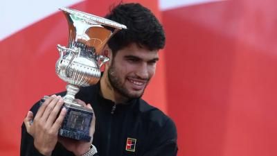 ألكاراز يحطّم حلم سينر ويتوج بلقب روما