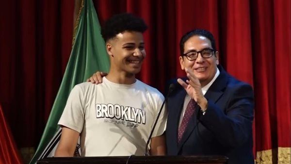 عبد الصادق:المسرح الجامعي أداة تربوية فعّالة تسهم في صقل شخصية الطلاب