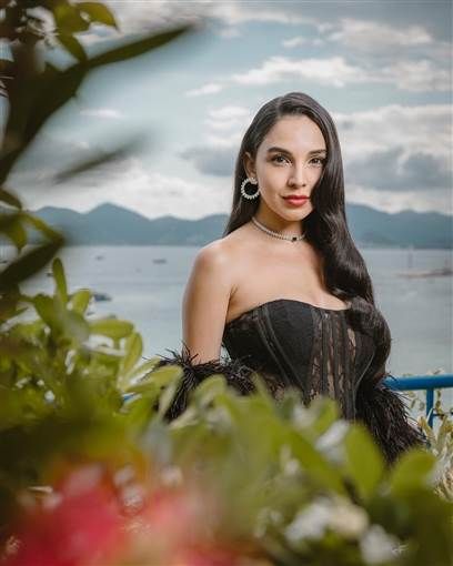 سلمى أبو ضيف تتألق بفستان أسود من الدانتيل في مهرجان كان ظهرت الفنانة سلمى أبو ضيف على السجادة الحمراء للدورة الـ78 من مهرجان كان السينمائي.وفي ثاني ظهور لها في فعالي إقرأ المزيد