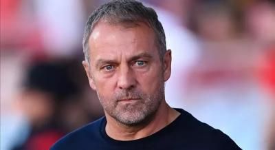 برشلونة يجدد عقد فليك حتى 2027