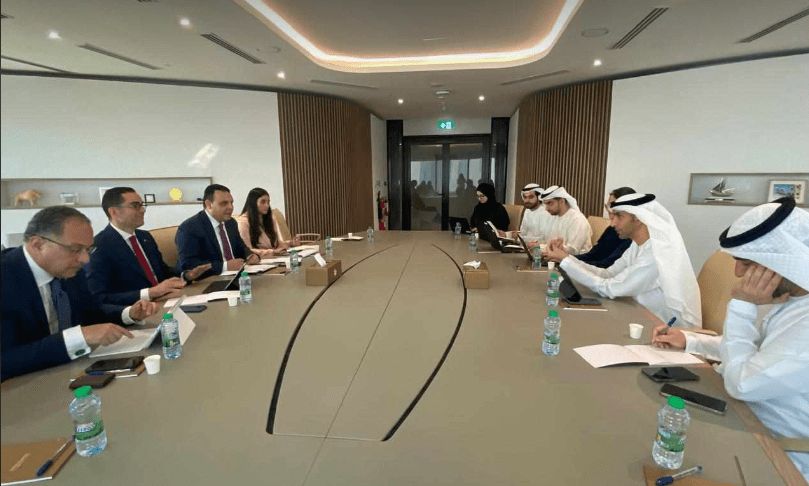 الخطيب يدعو دوائر الأعمال الإماراتية لتعزيز استثماراتها في…