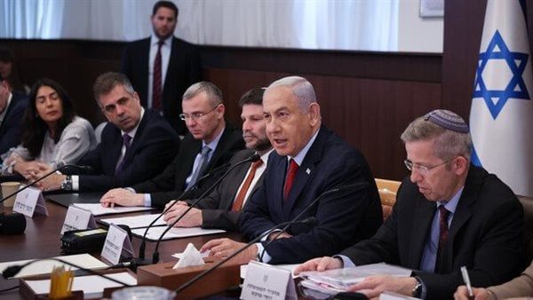 إعلام عبري: إسرائيل تجري استعدادات عسكرية موسعة لحرب محتملة مع إيران