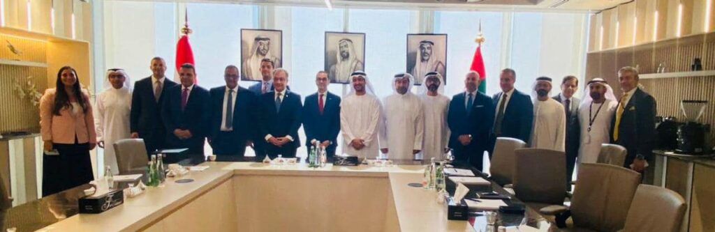 وزير الاستثمار يبحث مع رئيس مجموعة أبوظبي للطيران مجالات…