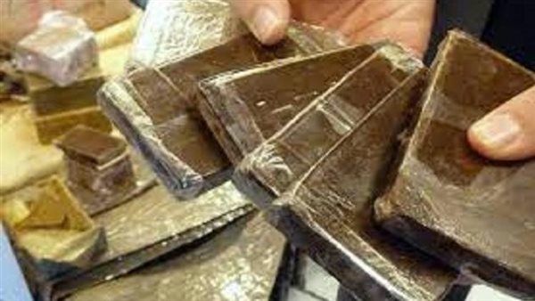 هارب من مؤبد.. مباحث الأقصر تضبط عنصر إجرامي بحوزته حشيش وشابو