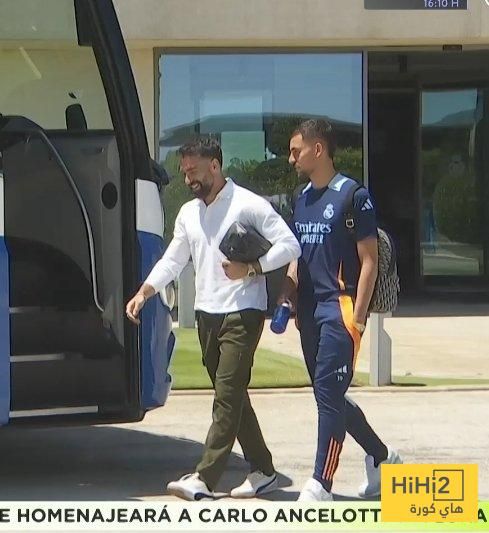 كارفخال يؤازر لاعبي الريال أمام سوسيداد.. صورة