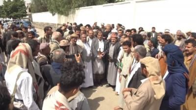 أخبار اليمن : قيادات المؤتمر تستقبل جثمان الشيخ ناجي جمعان