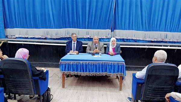 مدير تعليم الفيوم يجتمع مع لجان المديرية لمتابعة امتحانات النقل الفصل الدراسي الثاني