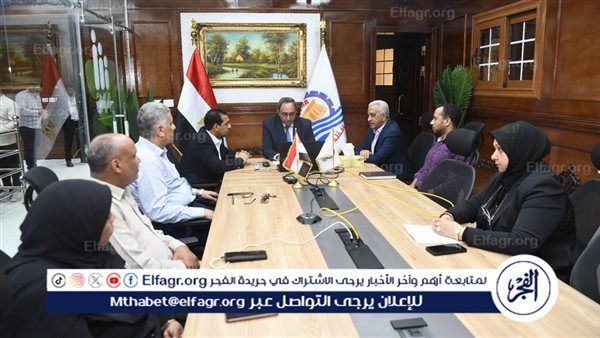 محافظ قنا يناقش خطط إزالة التعديات واستعدادات عيد الأضحى المبارك