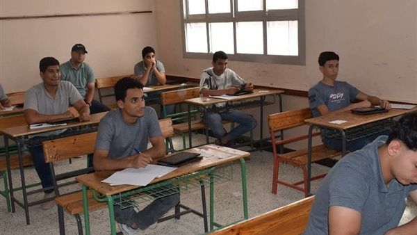 إنجليزي ورياضة بحتة ورياضة عامة.. طلاب النقل بالثانوية العامة يؤدون امتحان نهاية العام بجنوب سيناء
