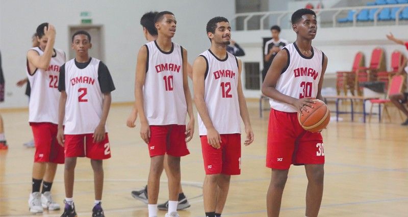 المنتخب الوطني للناشئين لكرة السلة ينهى معسكره الداخلي بالبريمي