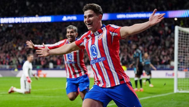 أتلتيكو مدريد يحسم موقفه من رحيل ألفاريز إلى برشلونة