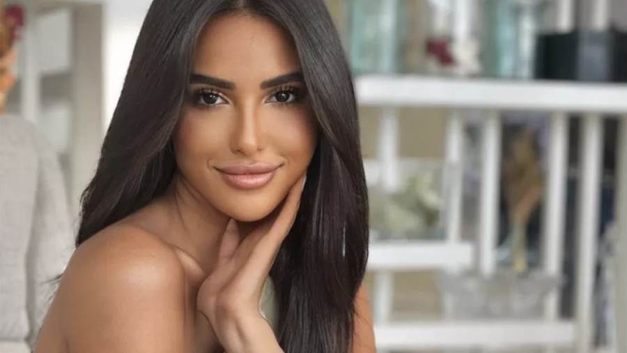 آية سماحة تهاجم الفنانة مشيرة إسماعيل بسبب عيادة كلاب! هاجمت الفنانة آية سماحة الفنانة مشيرة إسماعيل بعد شكوى الأخيرة من عيادة بيطرية في العقار الذي تسكن فيه وتمكن إقرأ المزيد