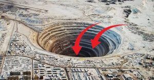 سوف يصبحوا اغني من الخليج .. دولة عربية تعلن اكتشاف أكبر بئر نفطي في العالم في هذه الدولة الفقيرة .. لن تصدق من هي ؟