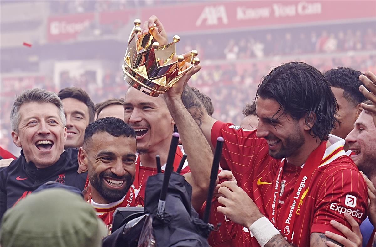 محمد صلاح يثير غضب جماهير ليفربول.. ورد فوري من المصري