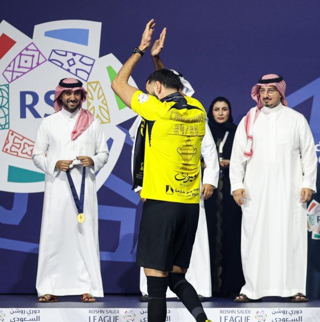 بنزيما يتغنى بجماهير الاتحاد في كلمات جميلة