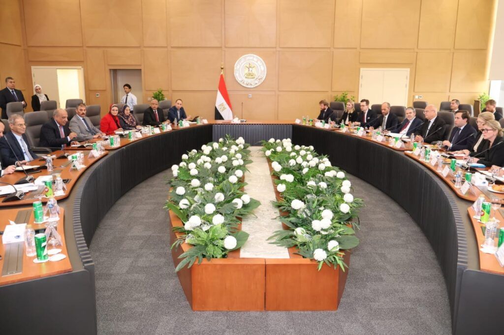 محمود عصمت: التوسع في مشروعات تخزين الطاقة النظيفة بالتعاون…