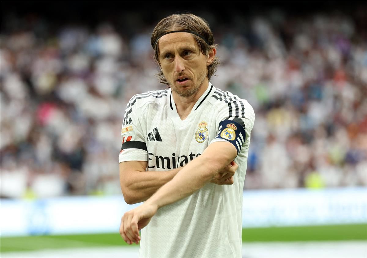 تقارير: ريال مدريد يدرس إعادة لاعبه السابق لتعويض مودريتش