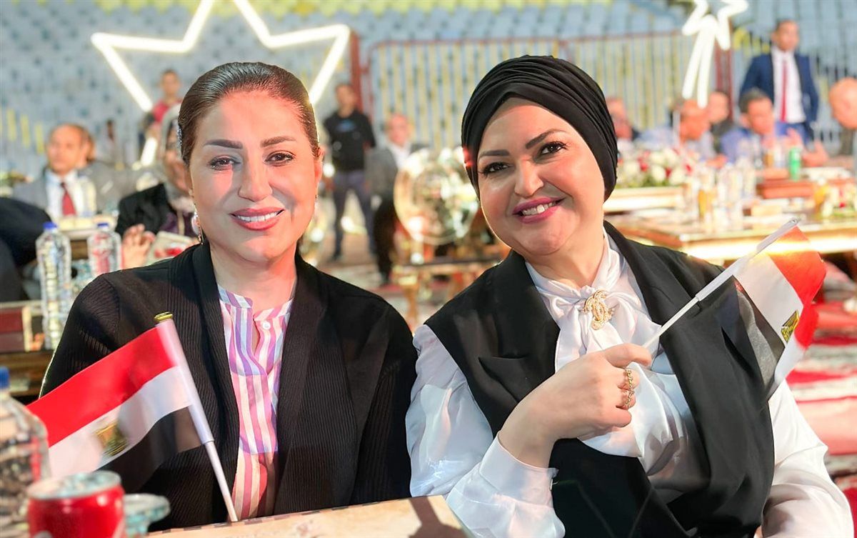 بالصور.. وفاء عامر وفيفي عبده ورانيا فريد شوقي وهالة سرحان يشاركون في إحتفالية زفاف جماعي ل 300 فتاة