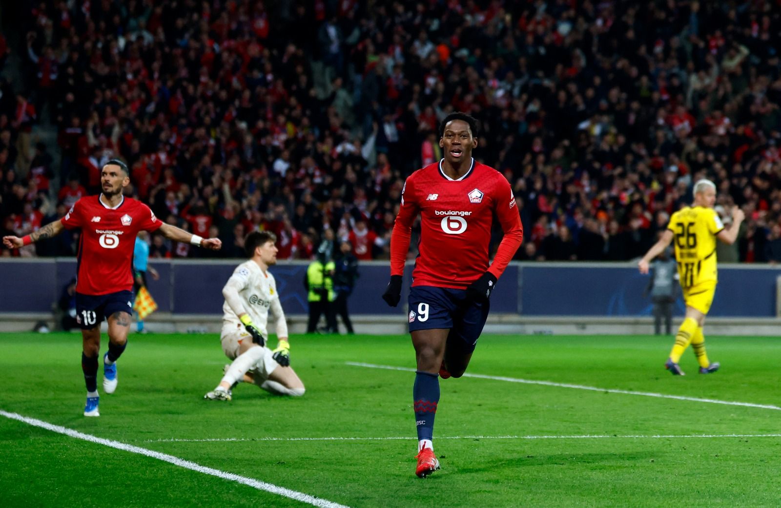 دي لاورينتيس يُغري كونتي بصفقات تحول نابولي لعملاق أوروبي