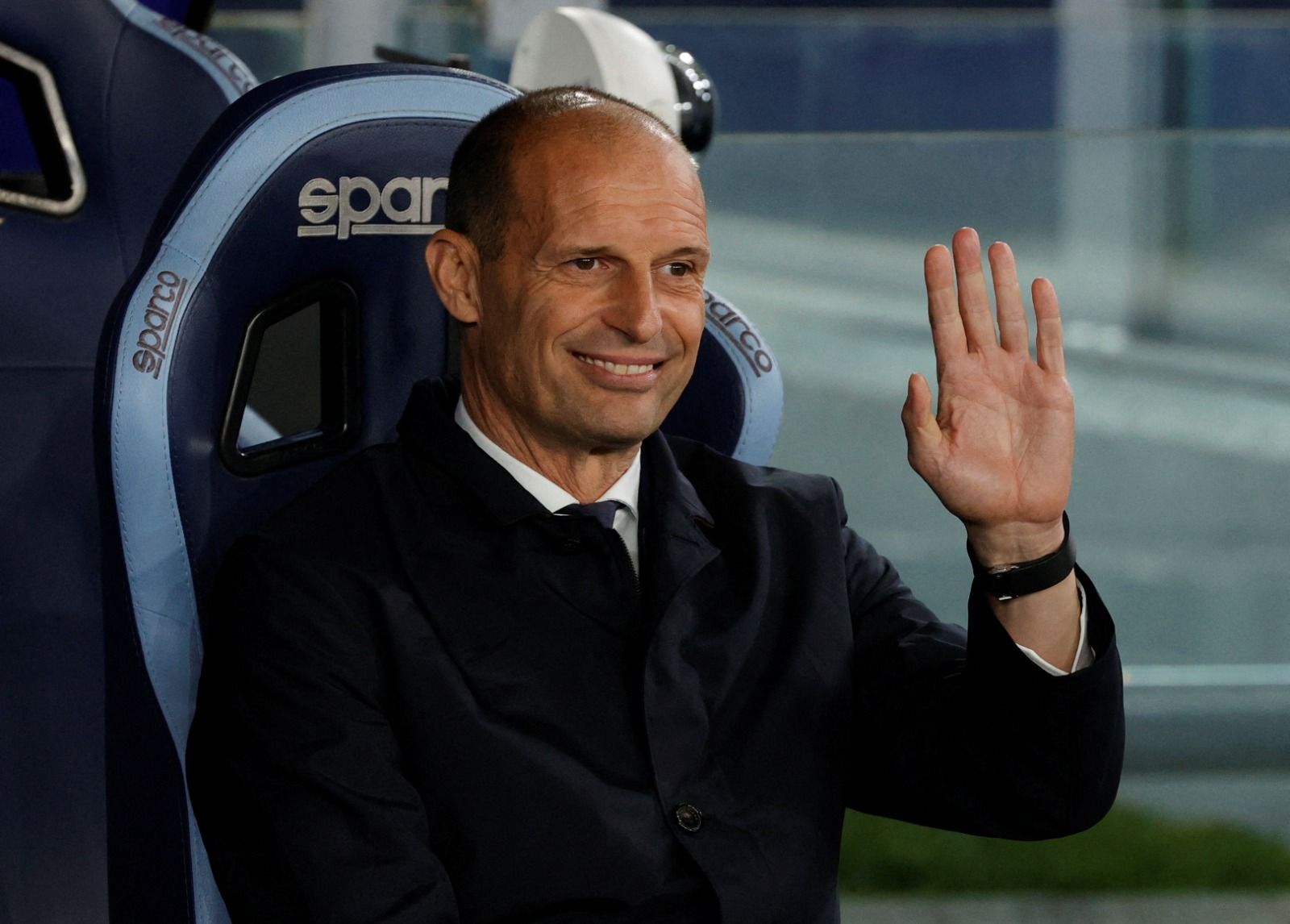 دي لاورينتيس يُغري كونتي بصفقات تحول نابولي لعملاق أوروبي