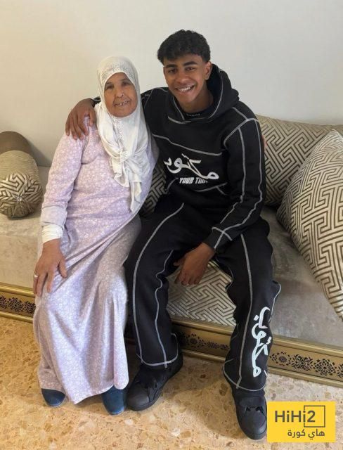 سبب رفض لامين يامال التقاط صور التجديد مع برشلونة