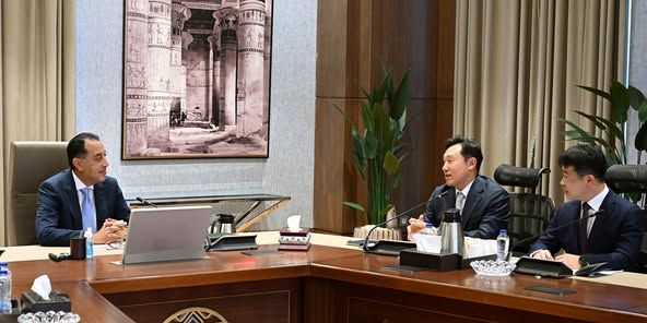 رئيس الوزراء يبحث مع وفد سامسونج إلكترونيكس توسيع…