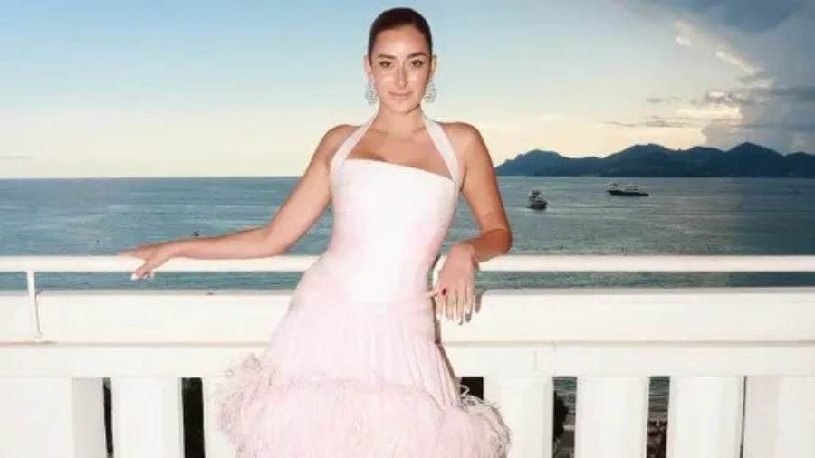 في سرية تامة.. أمينة خليل تحتفل بزفافها على المصور أحمد زعتر حالة من السرية فرضتها الممثلة المصرية أمينة خليل حول زفافها على المصور أحمد زعتر حيث تعمدت عدم الإفصاح عن خط إقرأ المزيد