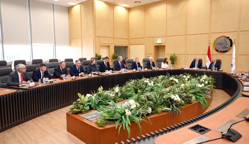 مباحثات مصرية بيلاروسية لإقامة مشروع مشترك لتصنيع الجرارات…