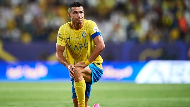 رونالدو يوقع على تجديد عقده مع النصر