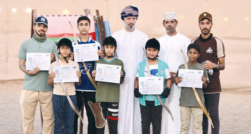 ختام الدورة التدريبية فـي الرمي بالقوس والسهم بنادي نـزوى