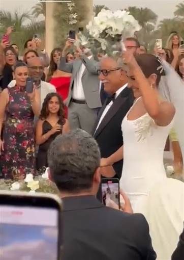 اللقطات الأولى من عقد قران أمينة خليل والمصور أحمد زعتر