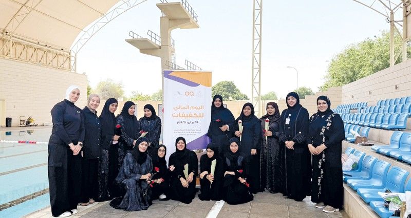 تفاعل كبير للنساء الكفيفات فـي اليوم الرياضي المائي بشمال الباطنة