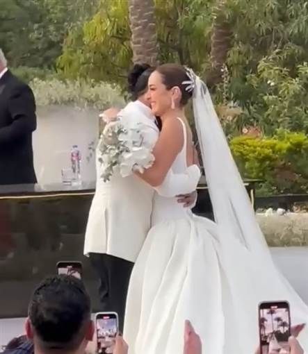اللقطات الأولى من عقد قران أمينة خليل والمصور أحمد زعتر