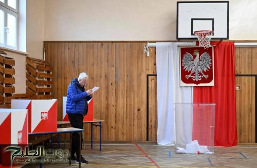 البولنديون يدلون بأصواتهم لانتخاب رئيس جديد في جولة الإعادة