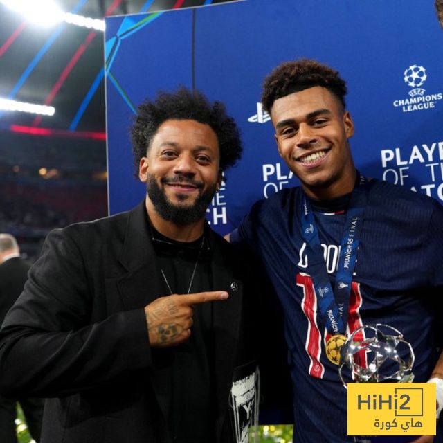 صور.. مارسيلو يقدم جائزة رجل المباراة لـ دوي