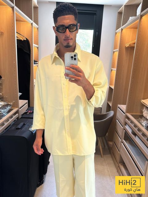 صور.. بيلينغهام يستمتع بعطلته مع شقيقه