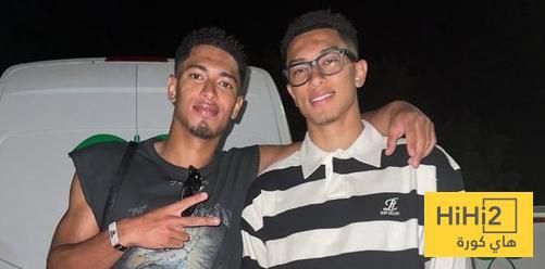 صور.. بيلينغهام يستمتع بعطلته مع شقيقه