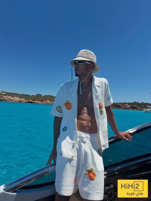 صور.. بيلينغهام يستمتع بعطلته مع شقيقه