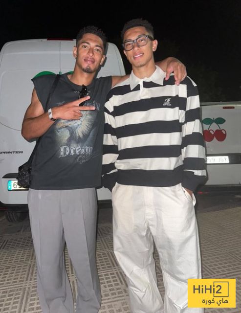 صور.. بيلينغهام يستمتع بعطلته مع شقيقه