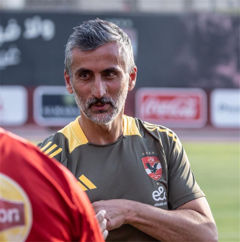 ريبييرو: لا يوجد لاعبًا في الأهلي مكانه ثابت.. ولا يصح أن أطلب هذا الأمر من أورلاندو