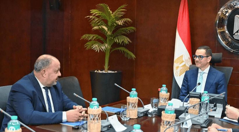 وزير الاستثمار يوجه بتشكيل فريق عمل لتطوير منظومة القطن ودعم…